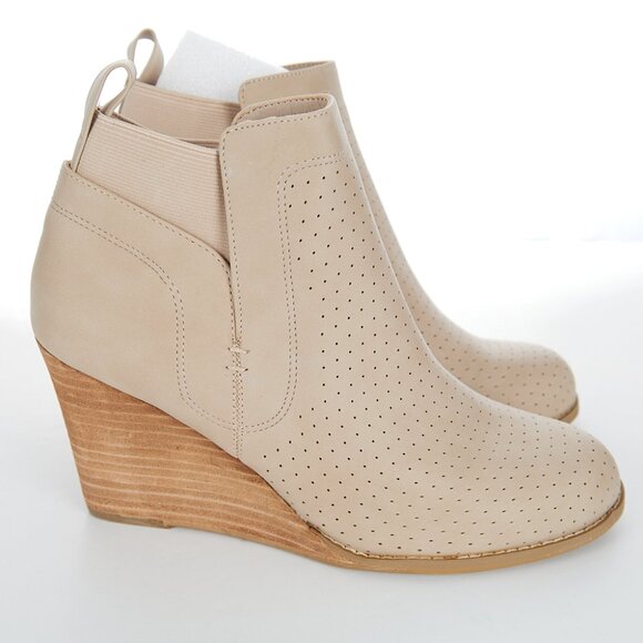 DV Dolce Vita GERDY Bootie in Beige Women's Size 9 NWT - Picture 1 of 8